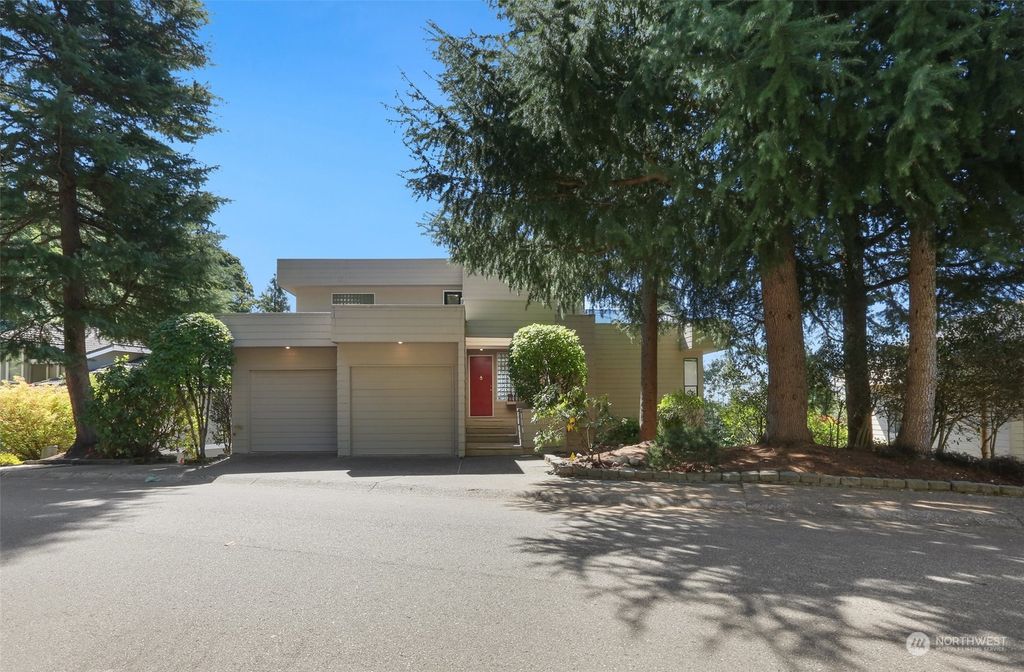 Photo of 13527 SE 50th Place, Bellevue, WA 98006 (MLS # 2160848)