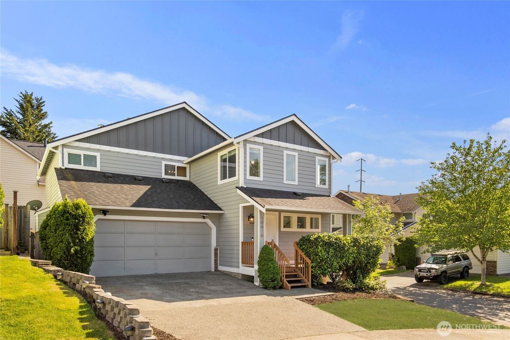Photo of 19919 101st Ave AVE SE, Renton, WA 98055 (MLS # 2526995)