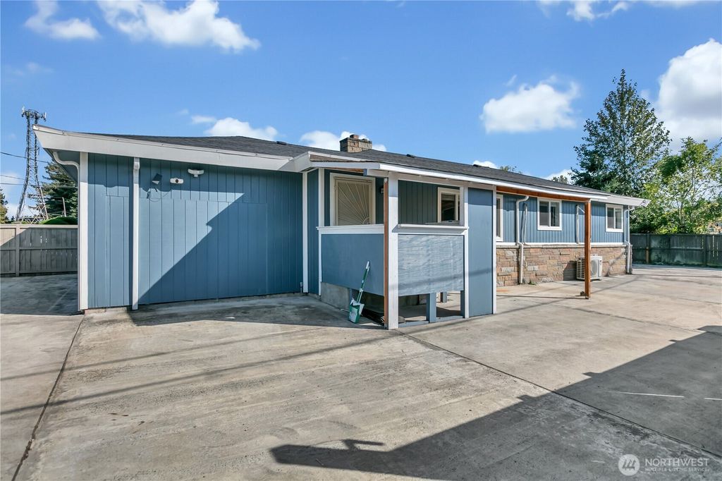 Photo of 3501 S Webster St St, Seattle, WA 98118 (MLS # 2437363)
