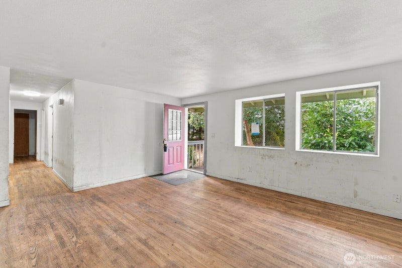 404 Edwards St NW