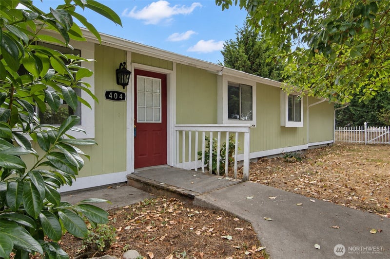 404 Edwards St NW