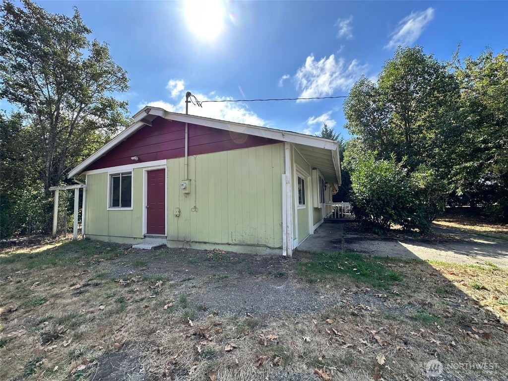 Photo of 404 Edwards St NW ST, Yelm, WA 98597 (MLS # 2584910)