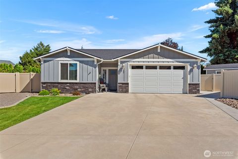 Photo of 195 Pershing Circle, Wenatchee, WA 98801 (MLS # 2538953)