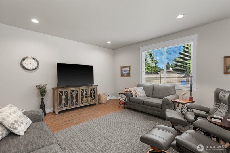 195 Pershing Circle