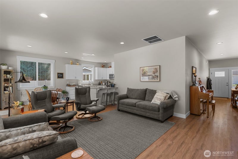 195 Pershing Circle