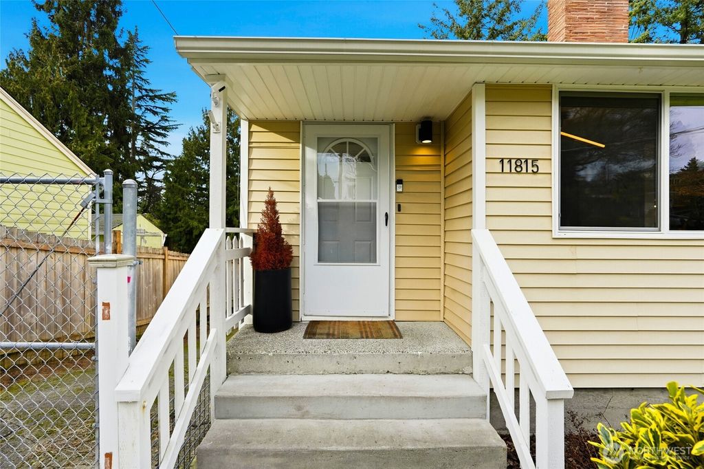 Photo of 11815 20th Avenue SW, Burien, WA 98146 (MLS # 2468382)