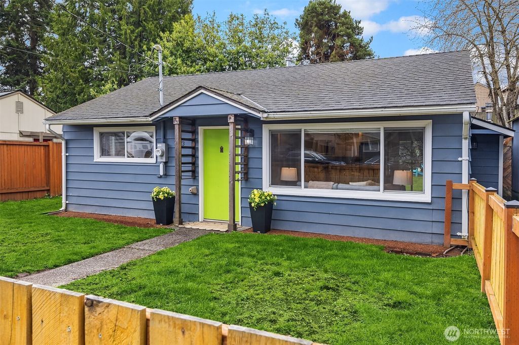 Photo of 3313 NE 6th Place, Renton, WA 98056 (MLS # 2345618)