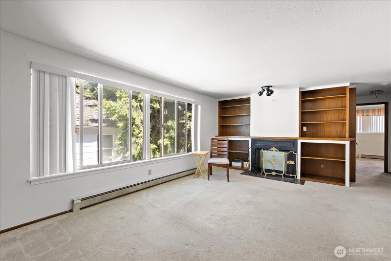 3209 Hoyt Avenue 302