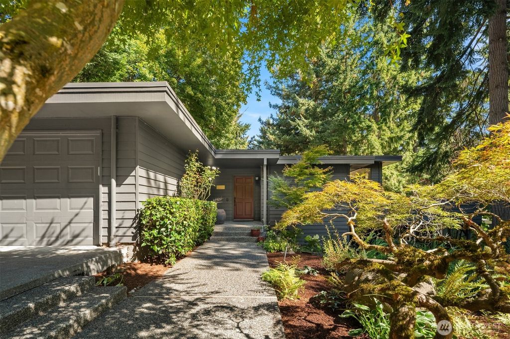 Photo of 6920 94th Avenue SE, Mercer Island, WA 98040 (MLS # 2435154)