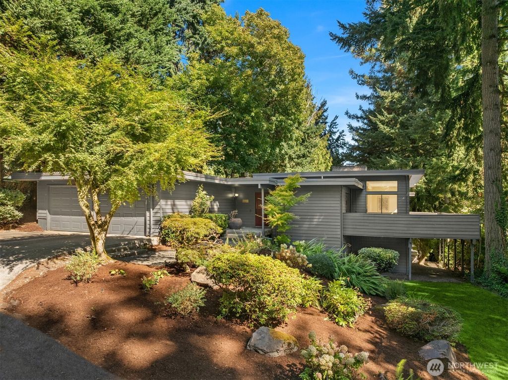 Photo of 6920 94th Avenue SE, Mercer Island, WA 98040 (MLS # 2435154)