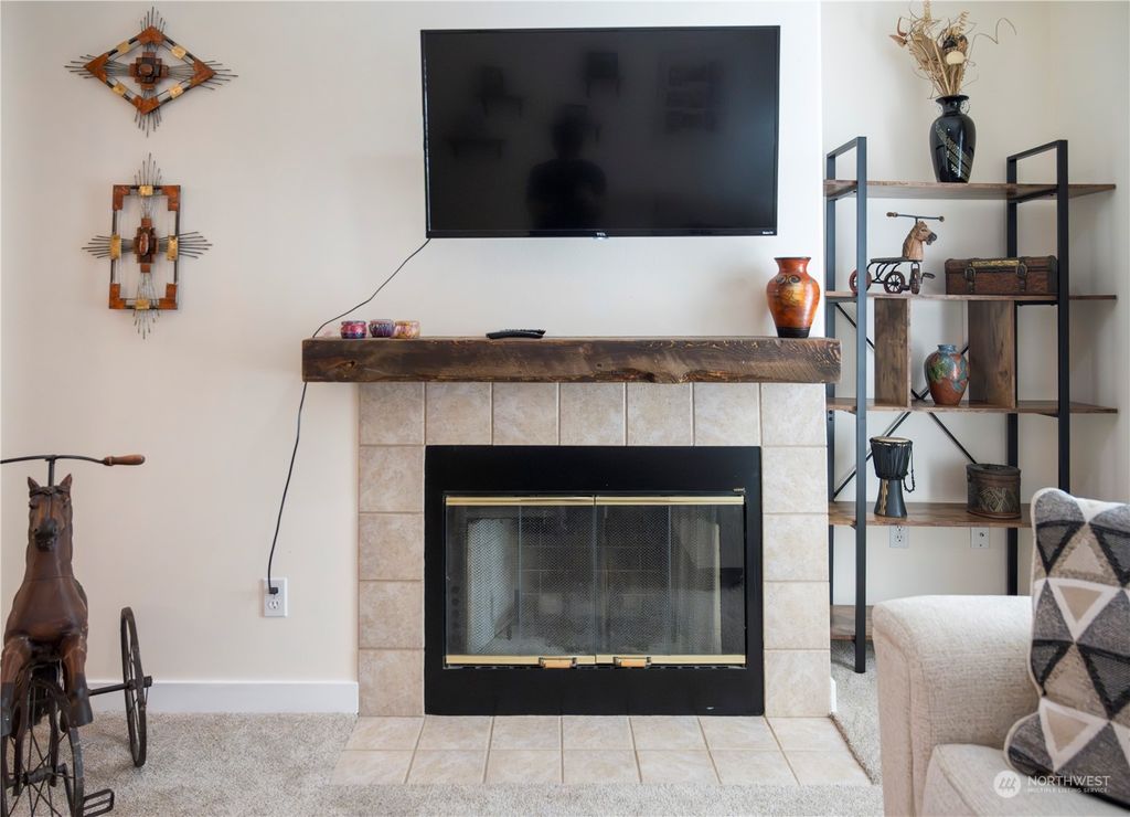 Photo of 14904 29th Ave W Ave #E202, Lynnwood, WA 98087 (MLS # 2236668)