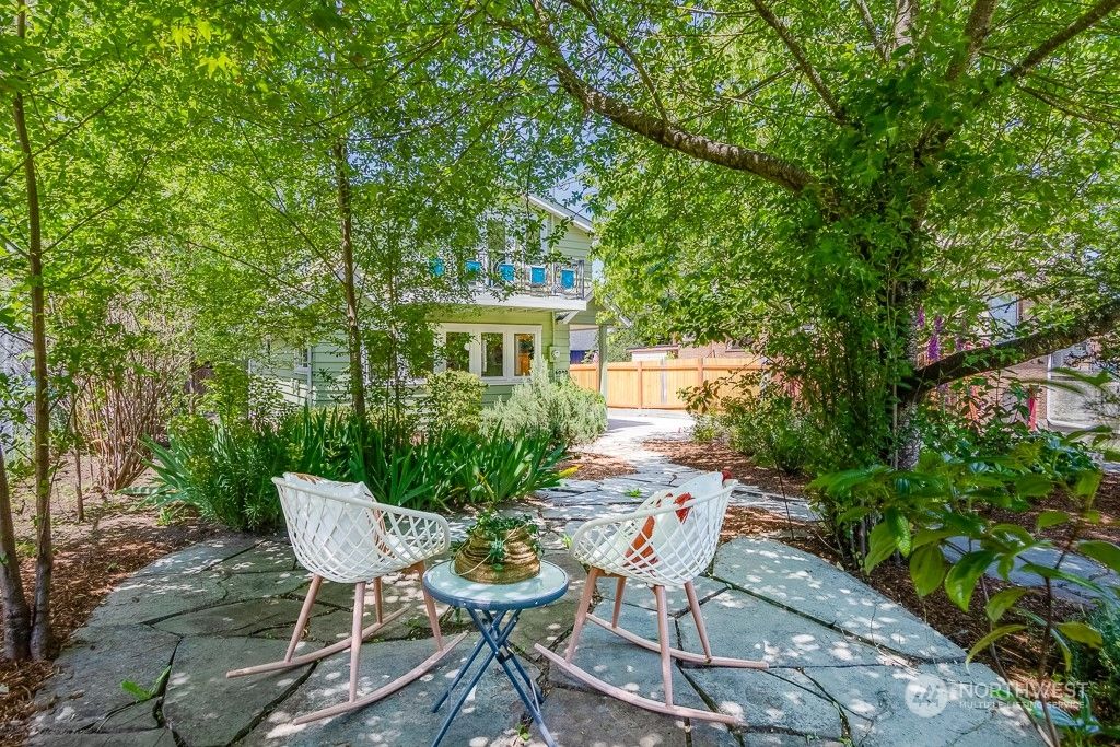 Photo of 6020 S Roxbury Street, Seattle, WA 98118 (MLS # 2250655)