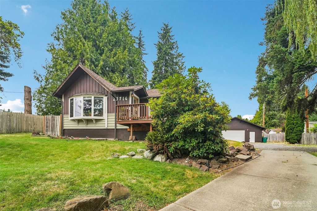 Photo of 23716 Locust Way, Bothell, WA 98021 (MLS # 2467790)