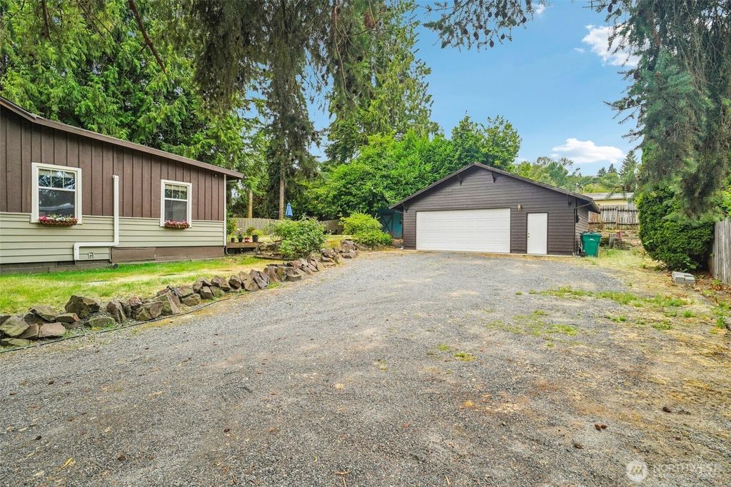 Photo of 23716 Locust Way, Bothell, WA 98021 (MLS # 2467790)