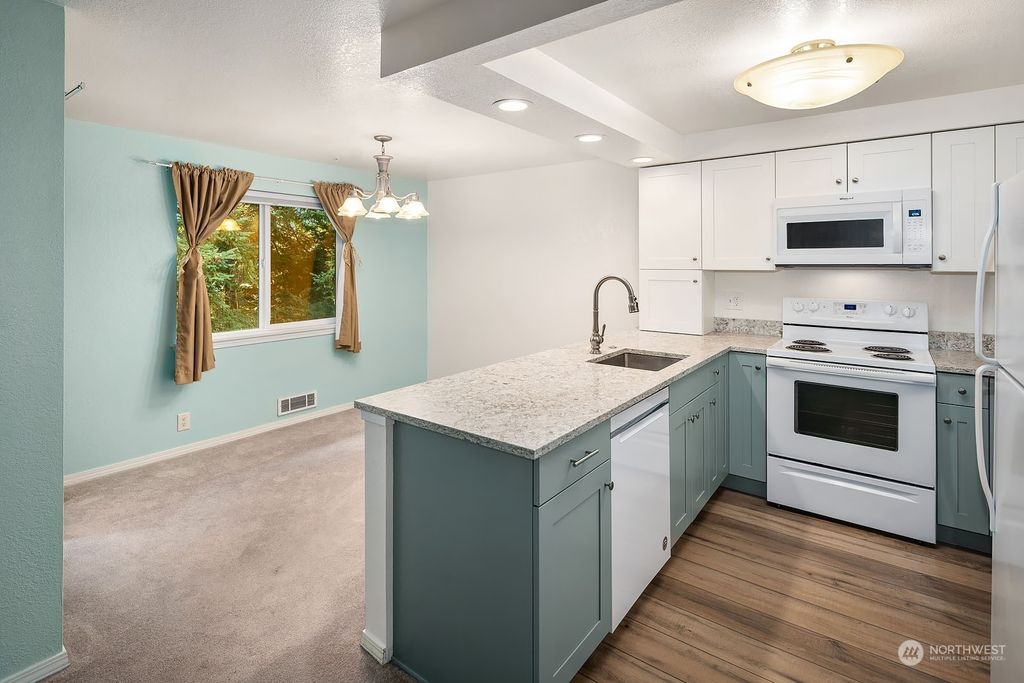 Photo of 4231 NE 5th Street #C202, Renton, WA 98059 (MLS # 2178174)