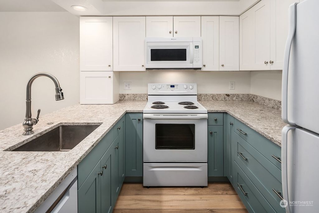 Photo of 4231 NE 5th Street #C202, Renton, WA 98059 (MLS # 2178174)