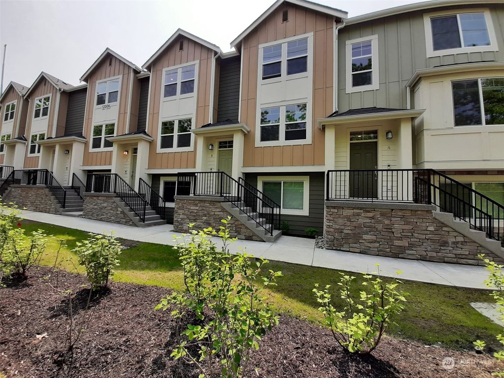 Photo of 12006 NE 194th Court #F, Bothell, WA 98011 (MLS # 2070090)