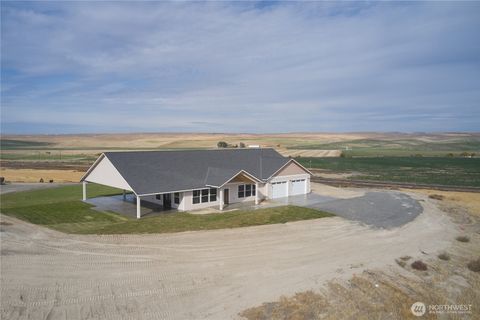 Photo of 268 Bending Brooke Lane, Walla Walla, WA 99362 (MLS # 2446166)