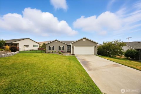 Photo of 121 Pryor Drive, Pateros, WA 98846 (MLS # 2415865)