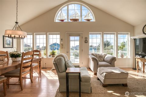 Photo of 622 Ocean Shores Boulevard SW, Ocean Shores, WA 98569 (MLS # 2536677)