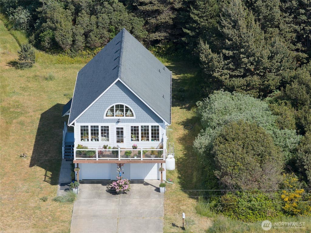 Photo of 622 Ocean Shores Boulevard SW, Ocean Shores, WA 98569 (MLS # 2536677)