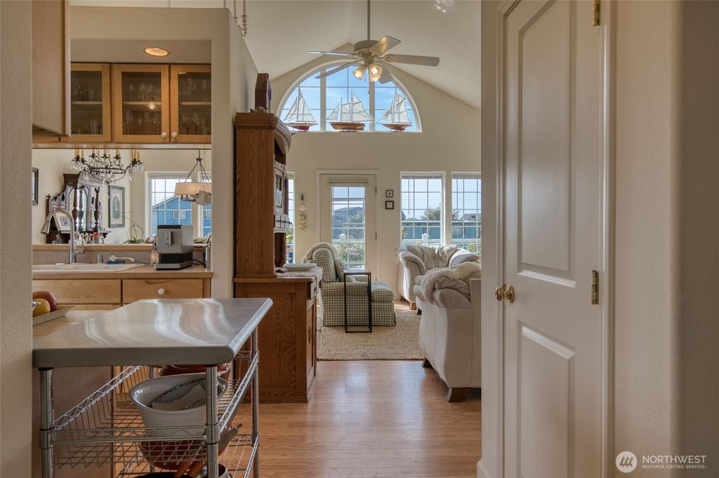 Photo of 622 Ocean Shores Boulevard SW, Ocean Shores, WA 98569 (MLS # 2536677)