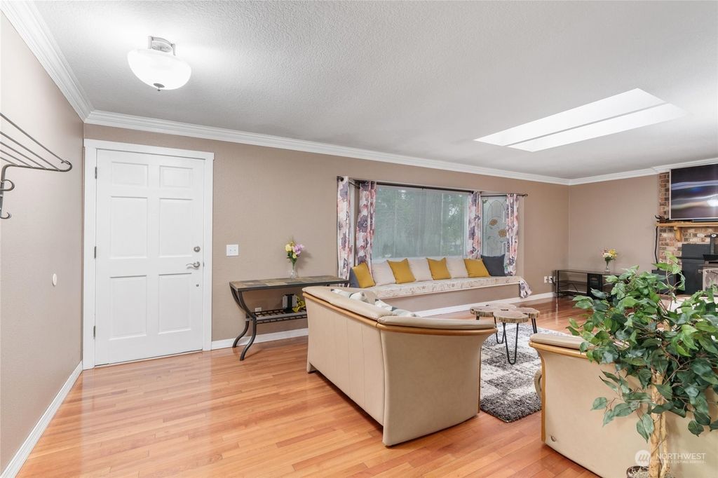 Photo of 21304 NE 10th Place, Sammamish, WA 98074 (MLS # 2188581)