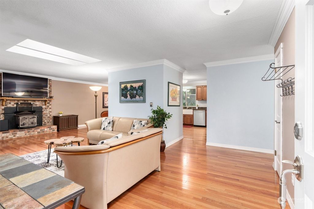 Photo of 21304 NE 10th Place, Sammamish, WA 98074 (MLS # 2188581)