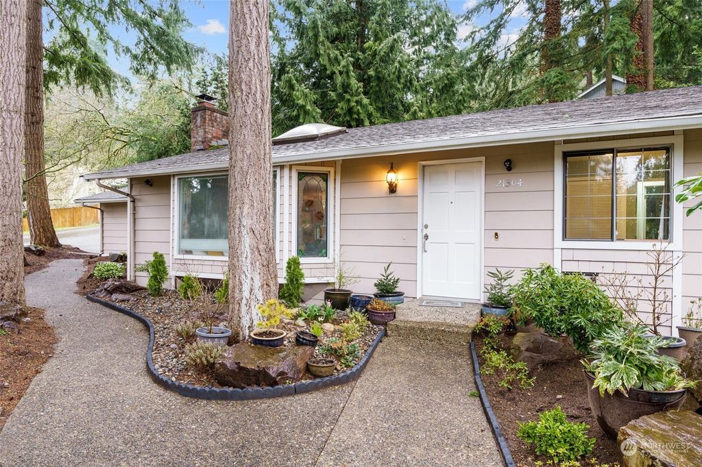 Photo of 21304 NE 10th Place, Sammamish, WA 98074 (MLS # 2188581)