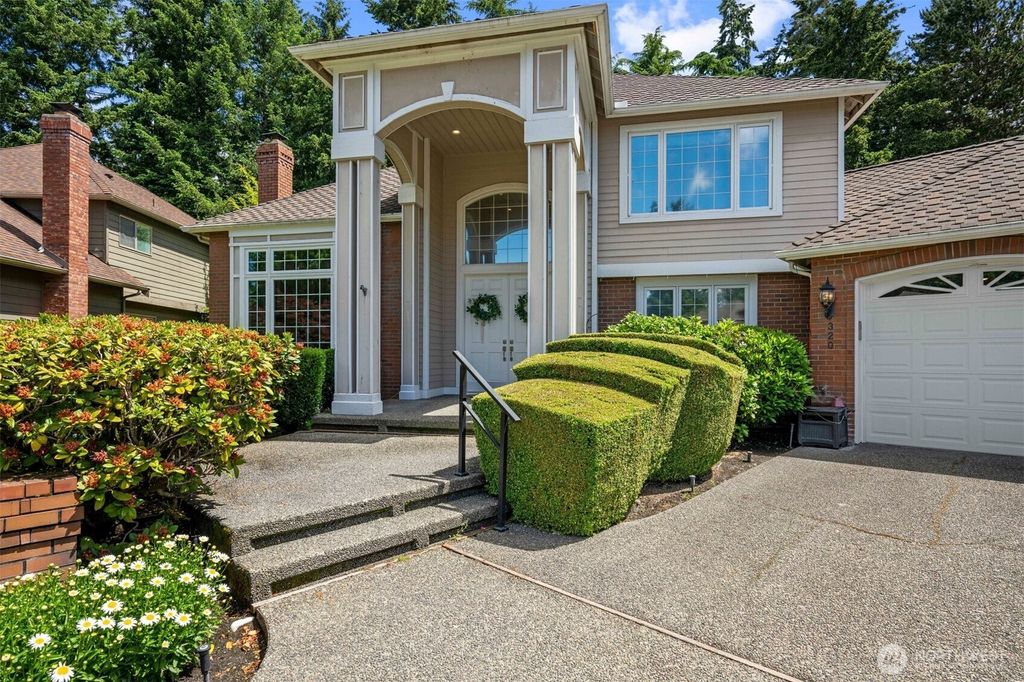 Photo of 320 210th Court SE, Sammamish, WA 98074 (MLS # 2538594)