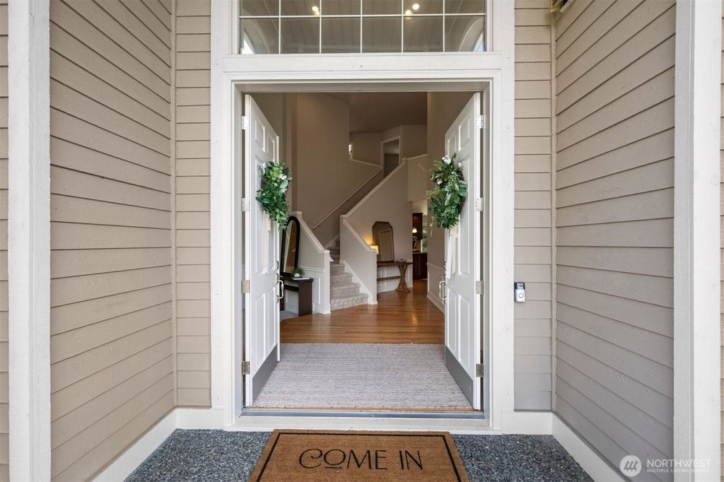 Photo of 320 210th Court SE, Sammamish, WA 98074 (MLS # 2538594)