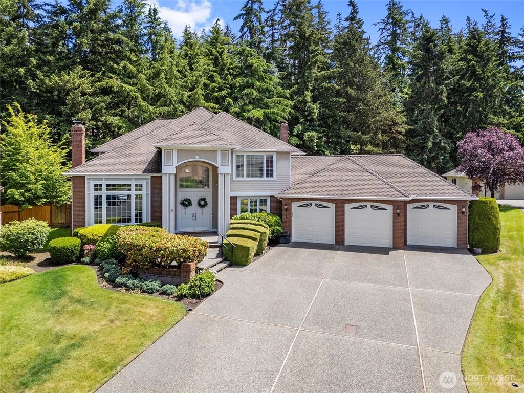 Photo of 320 210th Court SE, Sammamish, WA 98074 (MLS # 2538594)