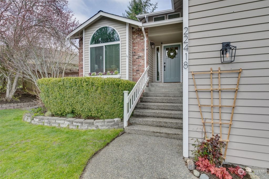 Photo of 22418 NE 10th Street, Sammamish, WA 98074 (MLS # 2054310)