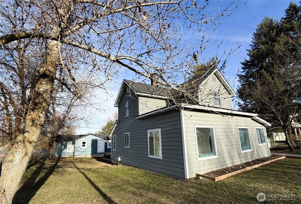 Photo of 914 Morgan St St, Davenport, WA 99122 (MLS # 2464018)