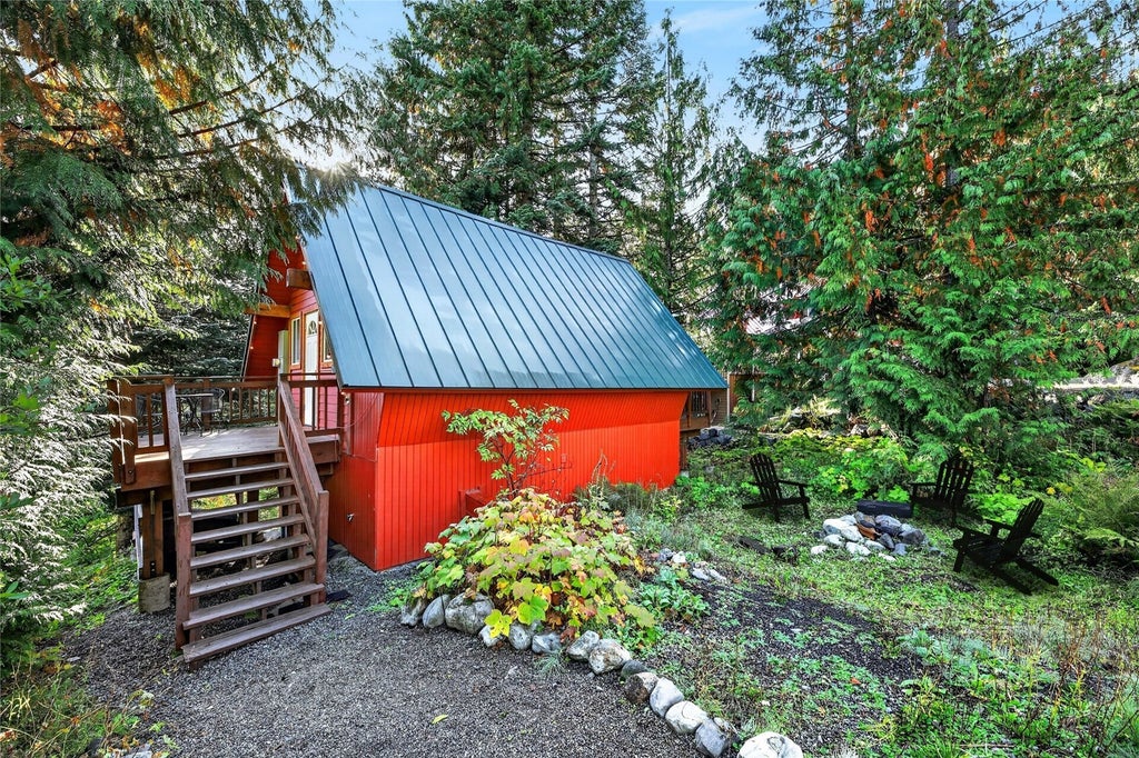 Photo of 210 Chamonix Place, Snoqualmie Pass, WA 98068 (MLS # 2594722)