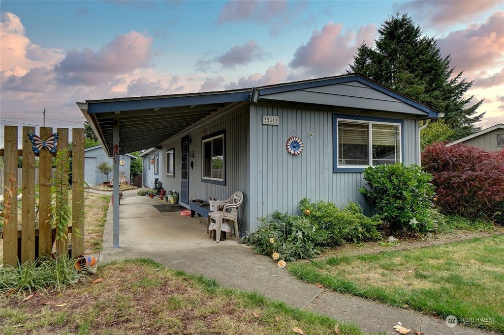 Photo of 32415 5th Ave Ave, Black Diamond, WA 98010 (MLS # 2195435)
