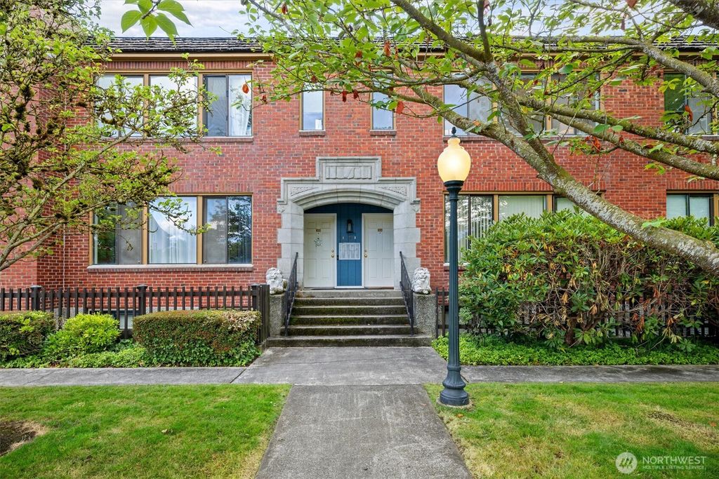 Photo of 2120 Highland Avenue #304, Everett, WA 98201 (MLS # 2417474)