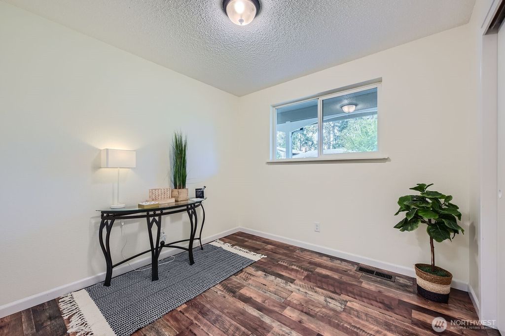 listing image 9360689686941783818