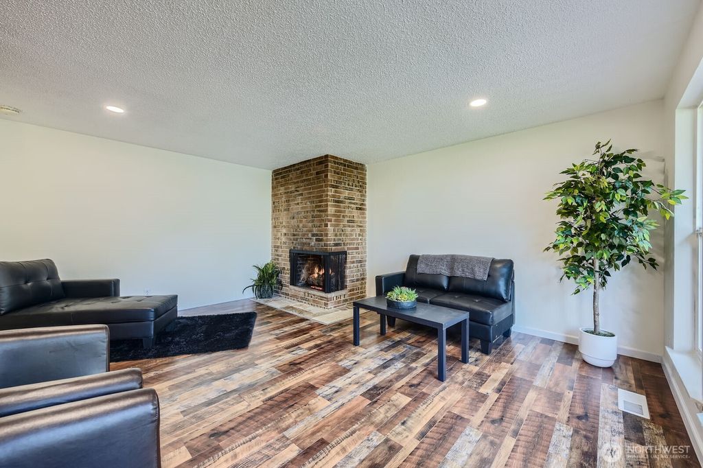 listing image 9362427603490729198