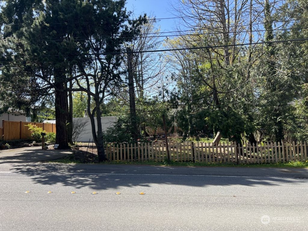 Photo of 2419 72nd Avenue SE, Mercer Island, WA 98040 (MLS # 2064788)