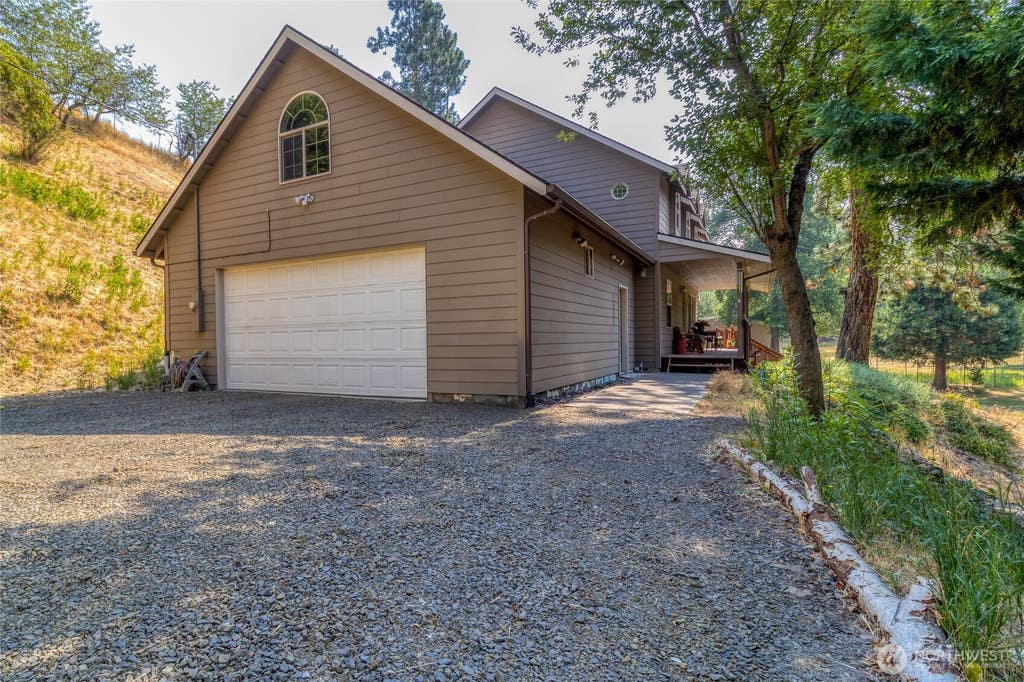 Photo of 18 Blue Creek Road, Walla Walla, WA 99362 (MLS # 2573049)