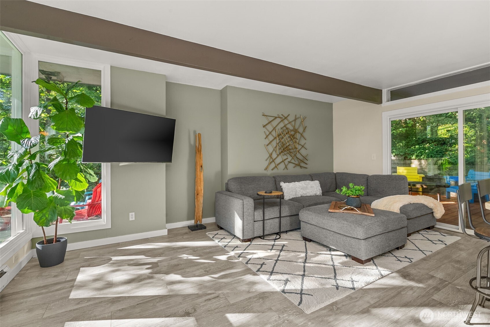 486 Lake Louise Drive SW