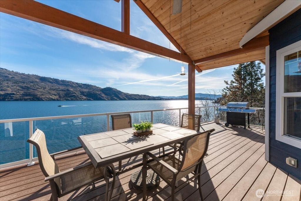 Photo of 101 Driftwood Lane, Chelan, WA 98816 (MLS # 2481267)