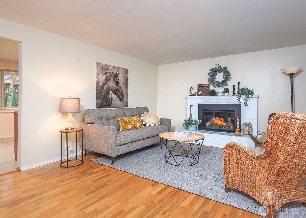 Photo of 5514 NE 195th Street, Kenmore, WA 98028 (MLS # 2455925)