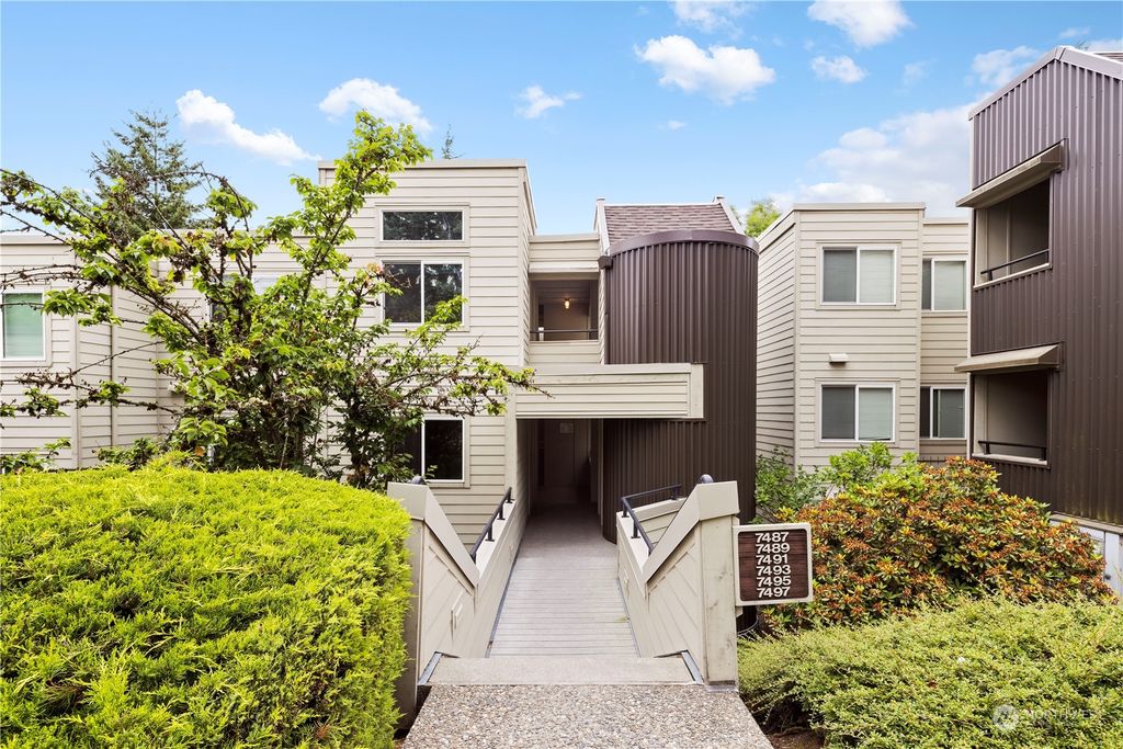 Photo of 7495 Old Redmond Road #417, Redmond, WA 98052 (MLS # 2137723)