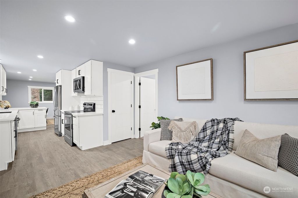 Photo of 13418 8th Avenue S, Burien, WA 98168 (MLS # 2195594)