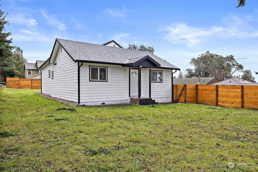 Photo of 13418 8th Avenue S, Burien, WA 98168 (MLS # 2195594)