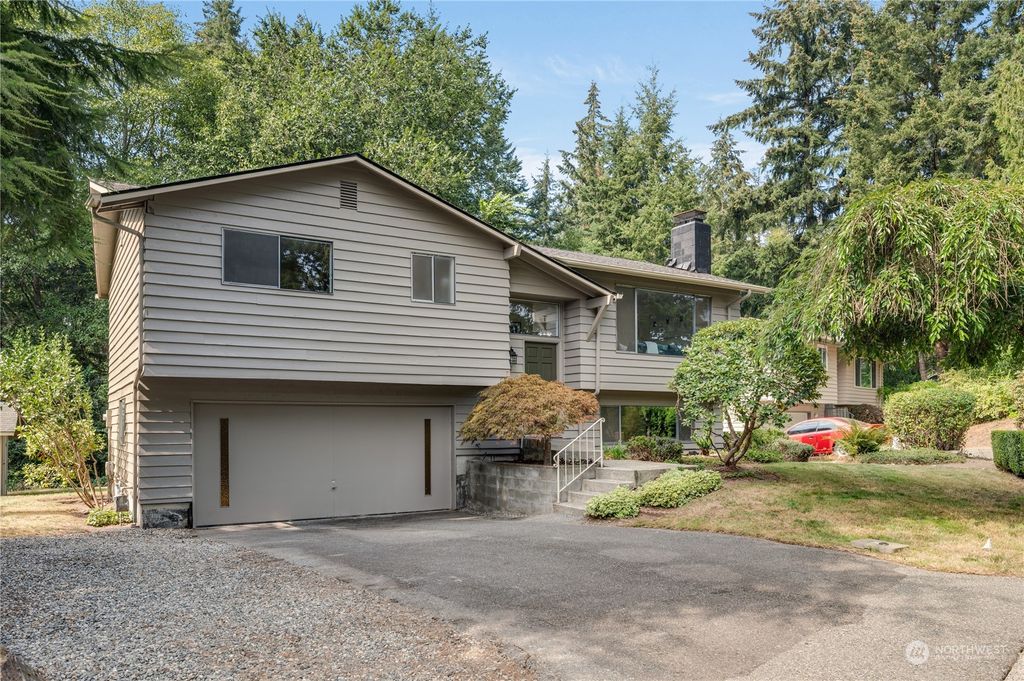 Photo of 16510 60th Avenue W, Lynnwood, WA 98037 (MLS # 1990380)