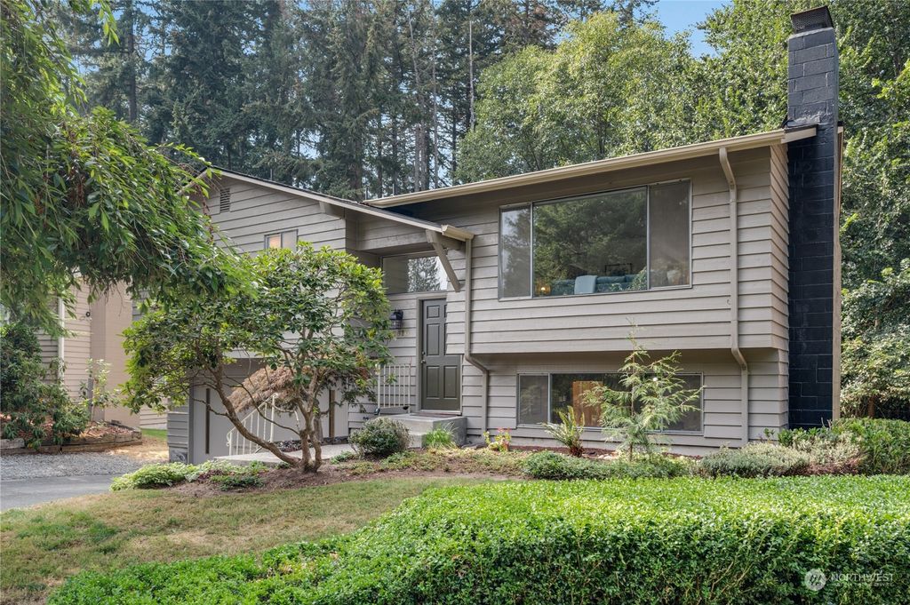Photo of 16510 60th Avenue W, Lynnwood, WA 98037 (MLS # 1990380)