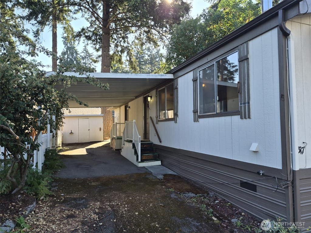 Photo of 7301 NE 175th Street #317, Kenmore, WA 98028 (MLS # 2557308)